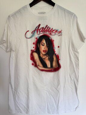 AALIYAH T SHIRT SIZE MEDIUM M